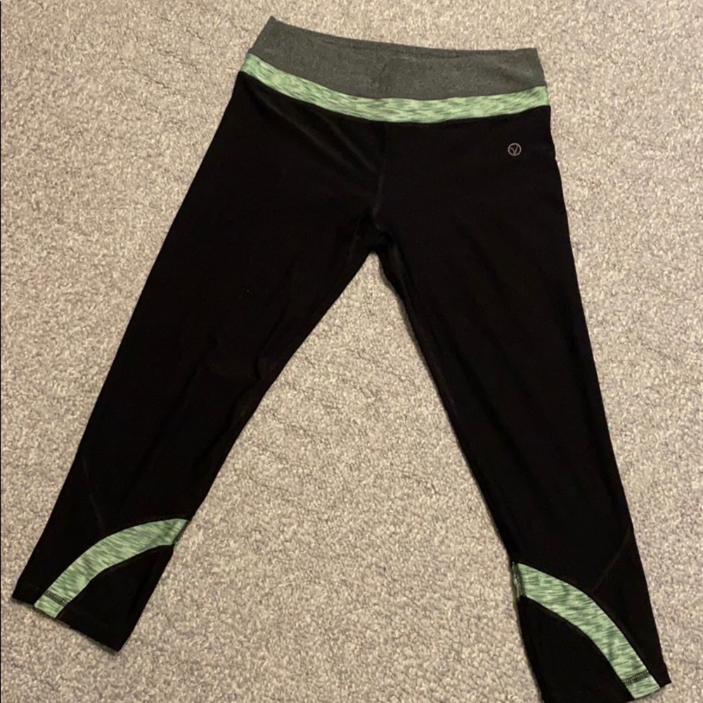 ❗️SALE Vogo Athletica Cropped Leggings